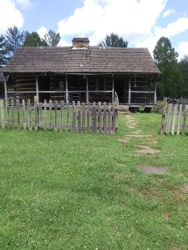 Mountain HomePlace - Image 1