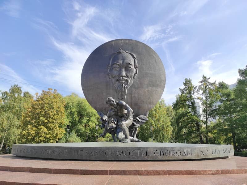 Ho Chi Minh's sculpture - Image 1