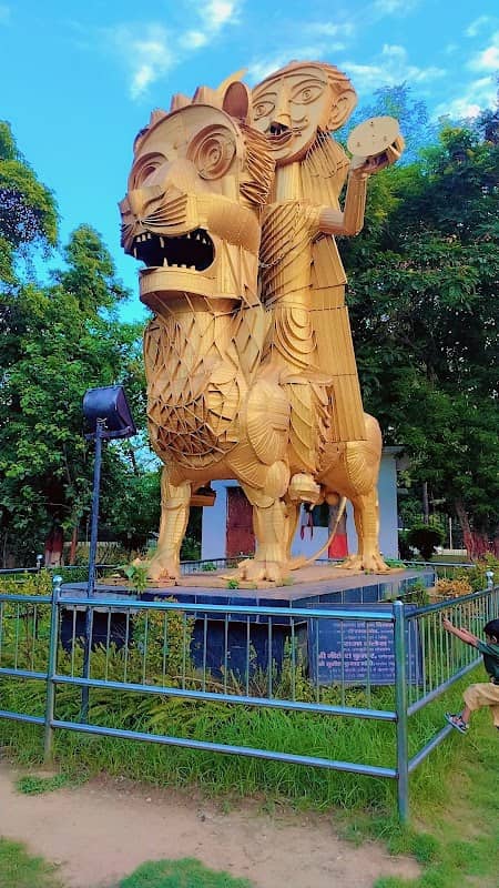 Golden Statue - Image 1