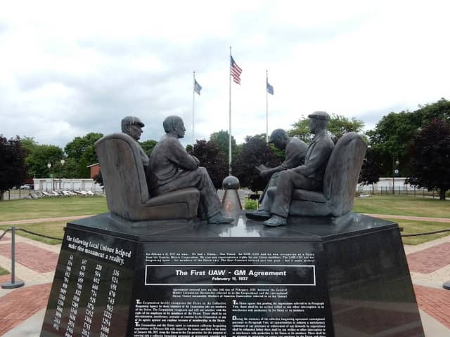Sitdowners Memorial Park - Image 1