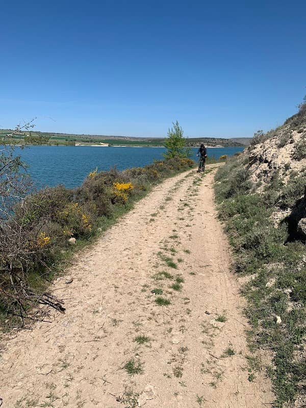 Bike ride along banks of reservoir - Image 1
