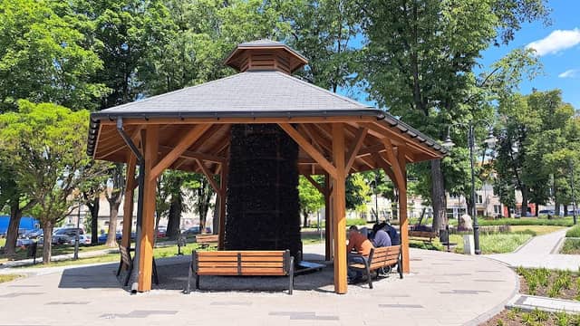 Graduation tower - Image 1