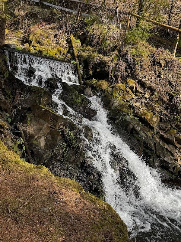Brücke mit Wasserfall - Image 1