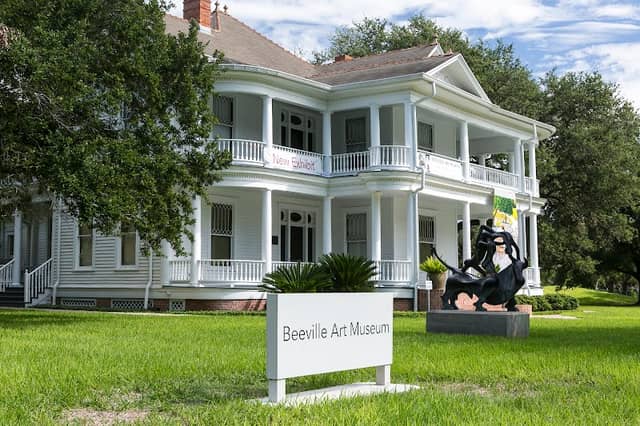 Beeville Art Museum - Image 2