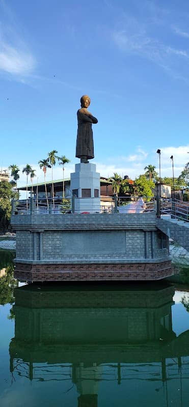 Swami Vivekananda Statue - Image 1