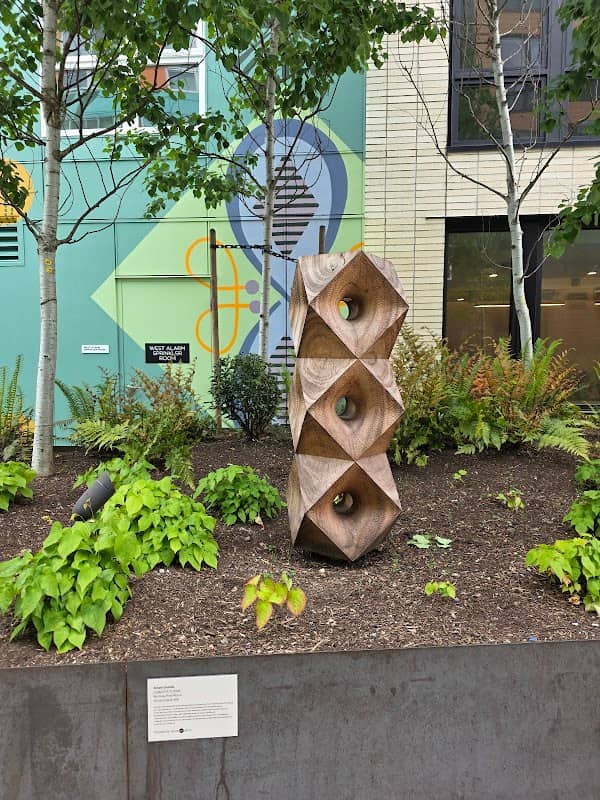 "Cubocta totem" wooden sculpture - Image 2