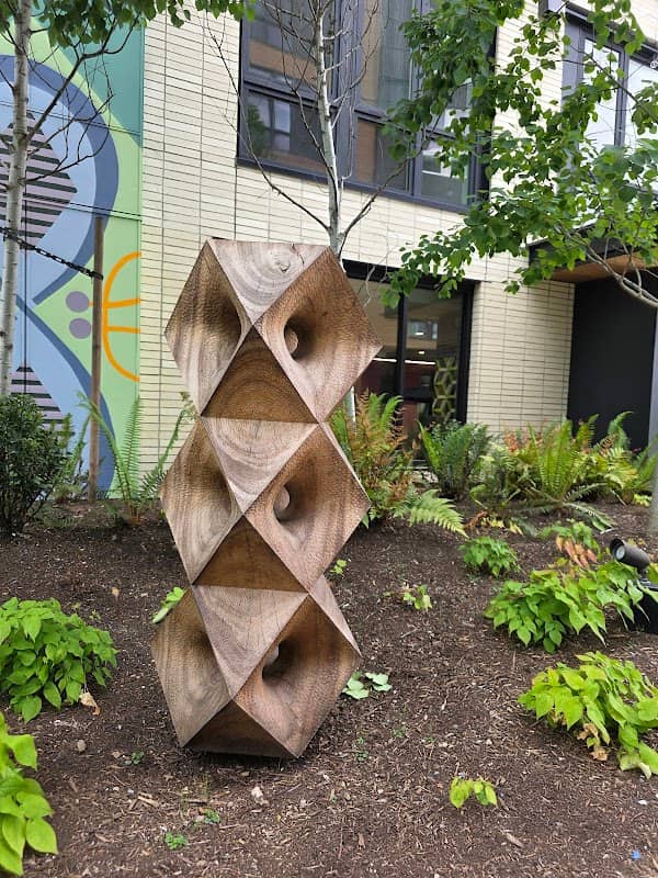 "Cubocta totem" wooden sculpture - Image 1