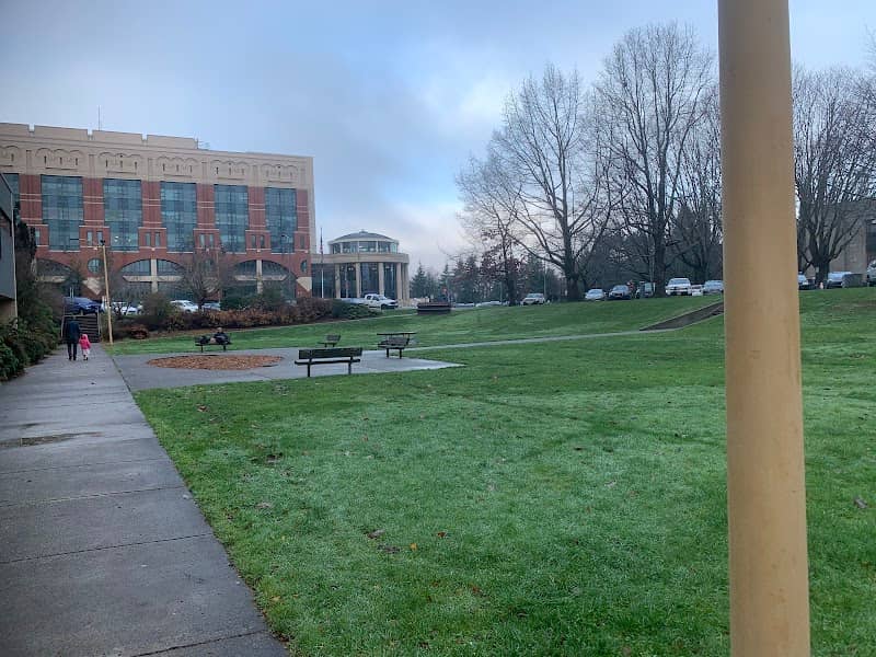 Lee Memorial Lawn - Image 2