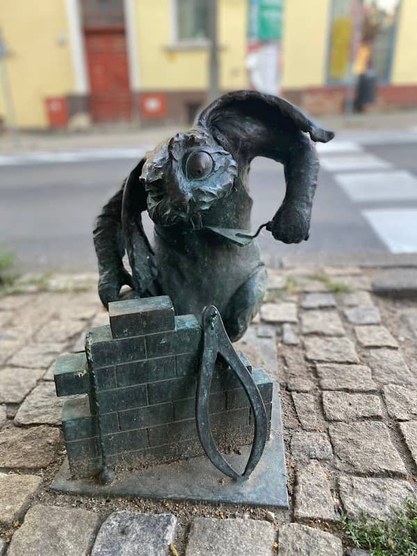 Bricklayer Bunny - Image 1