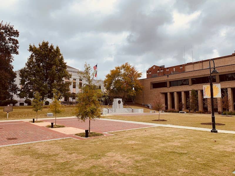Roosevelt Square - Image 1