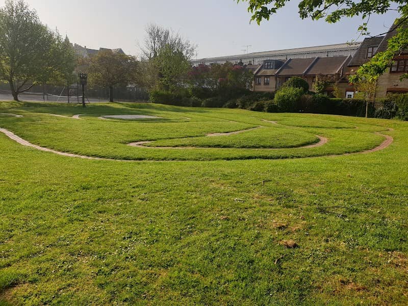 Royal Windsor Maze - Image 2