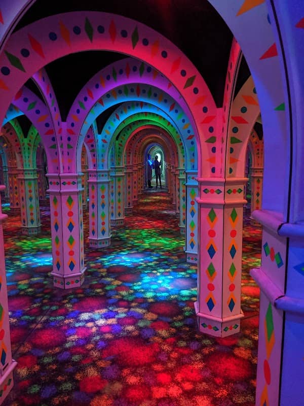 Amazing Mirror Maze - Image 1