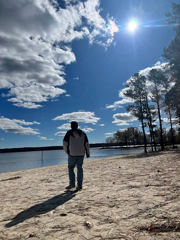 Jordan lake picnic spot - Image 1