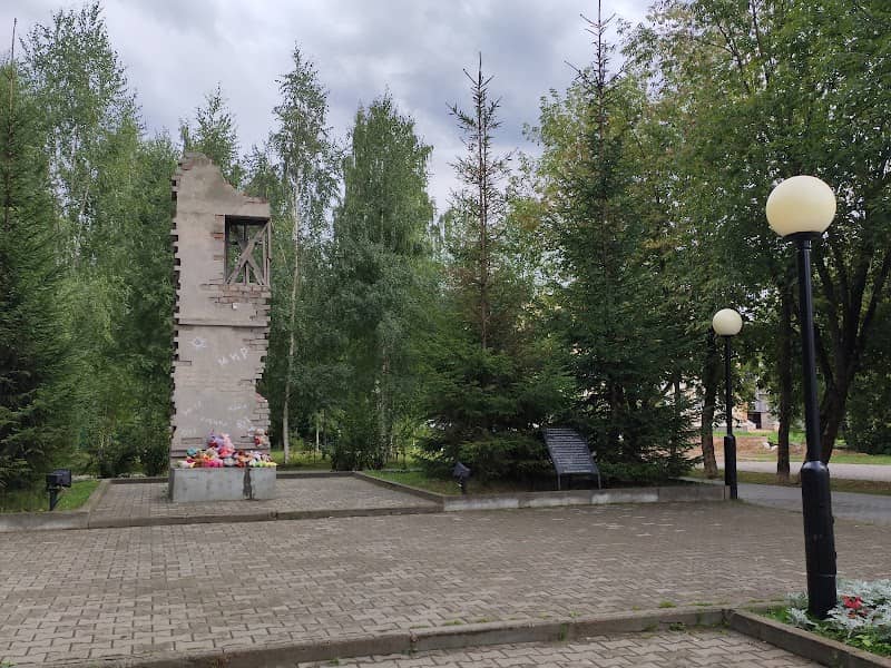 Kamen' Na Meste Zakhoroneniya Detey Blokadnogo Leningrada - Image 1