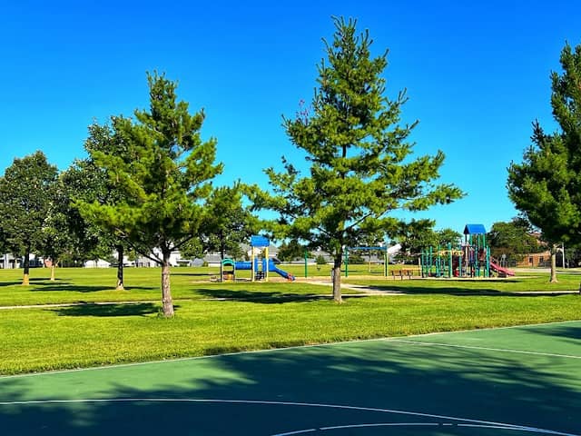 Oak Leaf Park - Image 2