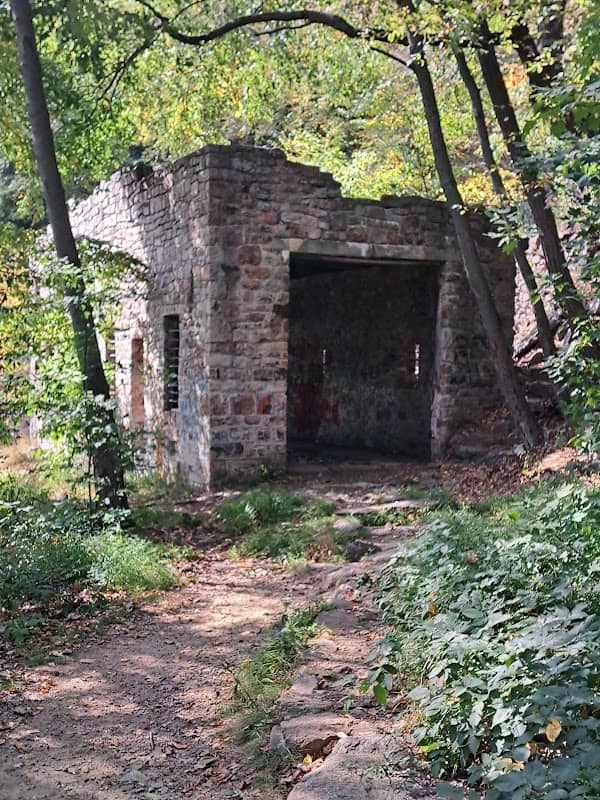 Dinkey Shed - Thousand Step Hike - Image 1