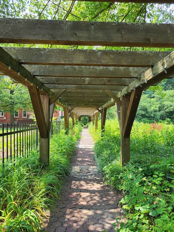 Oakhurst Gardens - Image 2