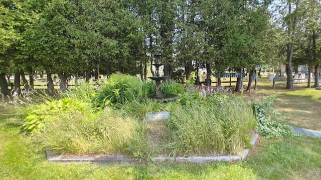 Susan Hennessey Astle Memorial Garden - Image 1