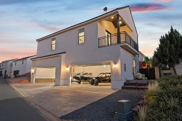 Hollywood Mansion Utah's Vacation Home - Image 1