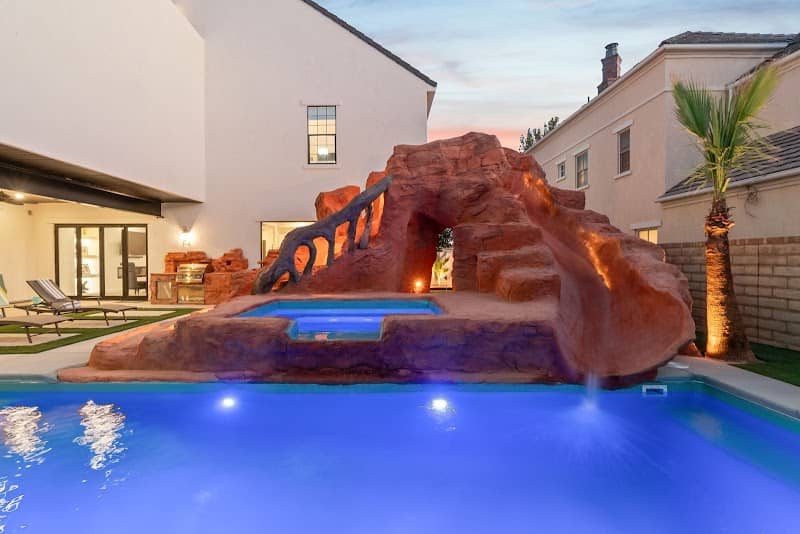Hollywood Mansion Utah's Vacation Home - Image 2