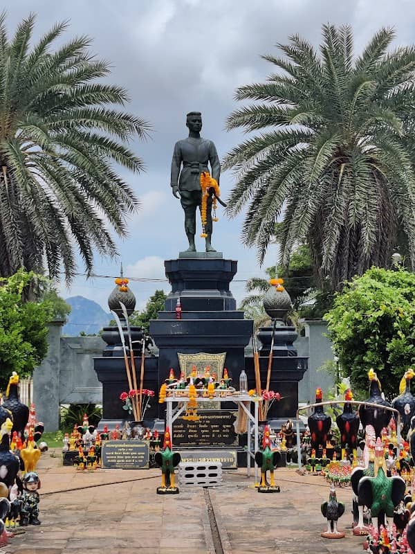 King Naresuan Monument - Image 1
