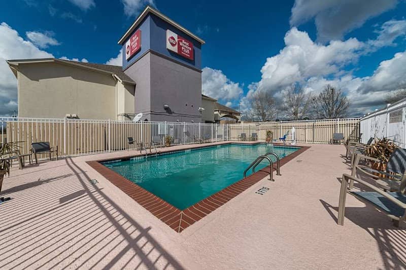 Best Western Plus DeRidder Inn & Suites - Image 1