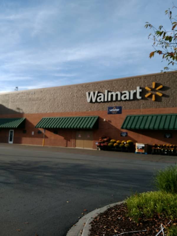 Highlands Square Shopping Center - Image 1