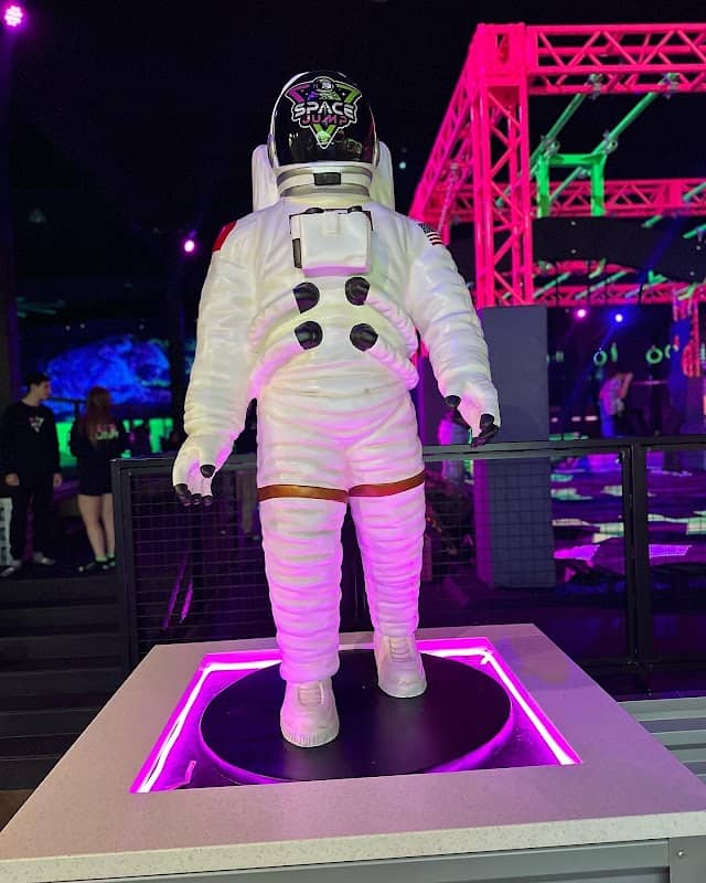 Space Jump Trampoline Park - Image 2