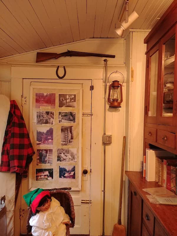 Log Cabin Museum - Image 3