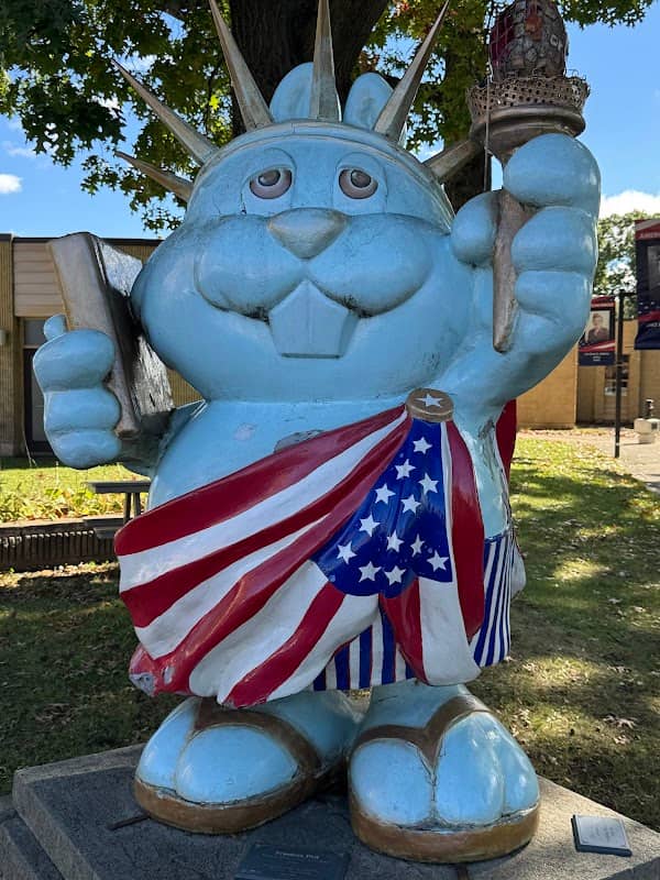 Freedom Phil Statue - Image 1
