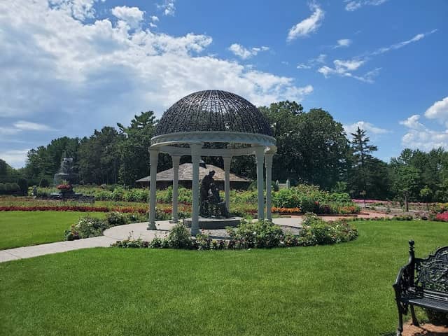 Munsinger Gardens - Image 2