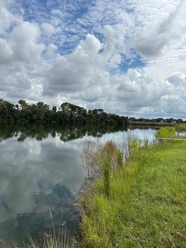 Towne Lake Back Fishing Area/Park - Image 2