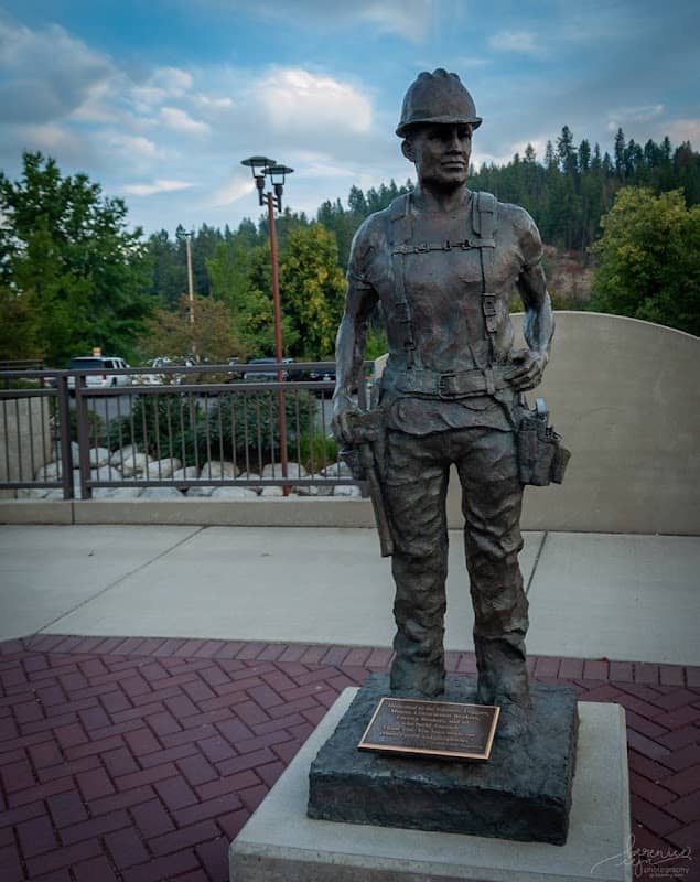The Working Man Bronze Sculpture - Image 1