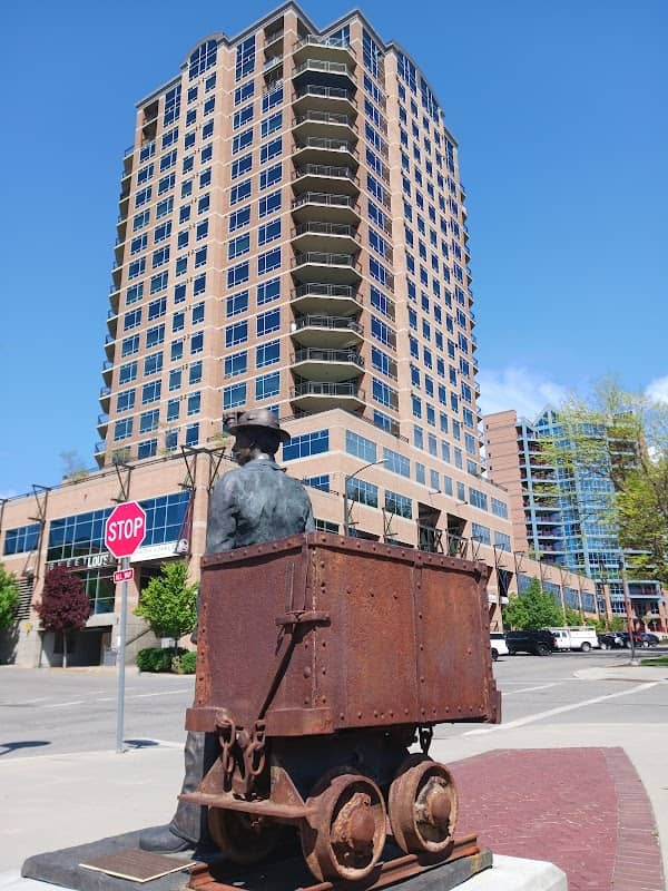 The Working Man Bronze Sculpture - Image 2