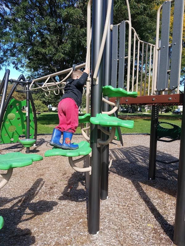 Howard Noble Park - Image 2