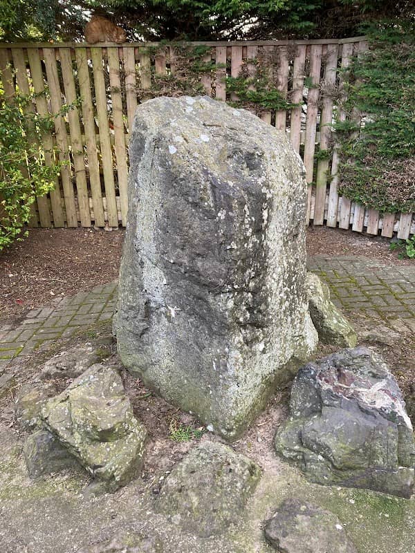 The Standing Toby's Rock - Image 3