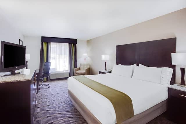 Holiday Inn Express & Suites Mebane by IHG - Image 2