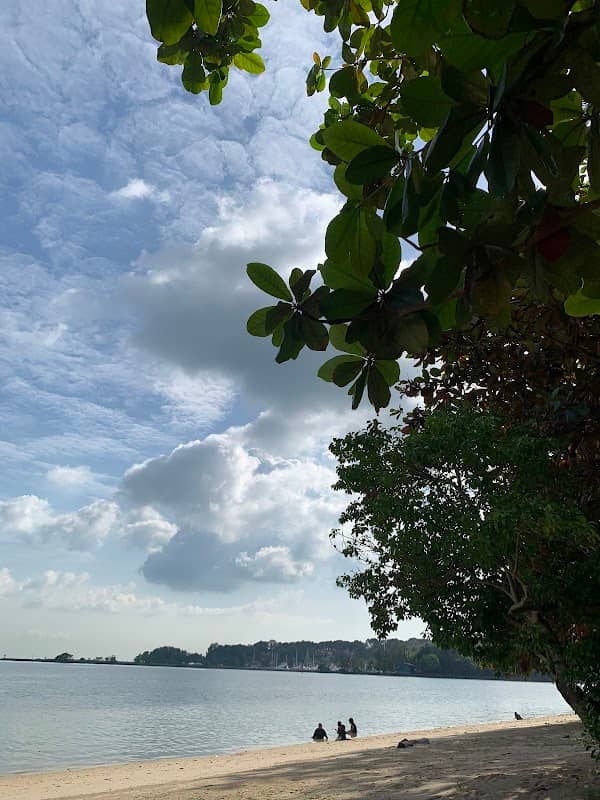 Pantai Floren - Image 2
