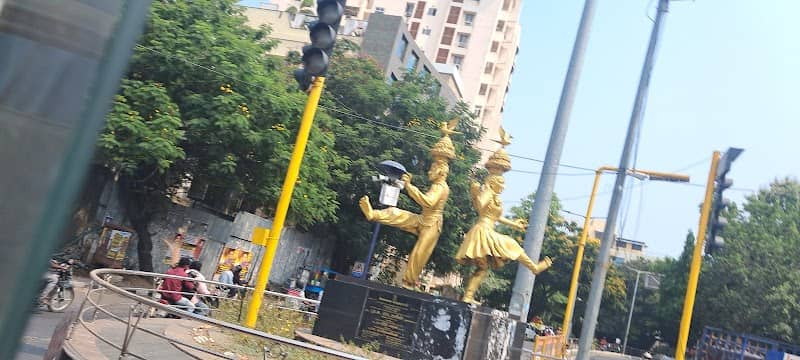 Statue - Image 3