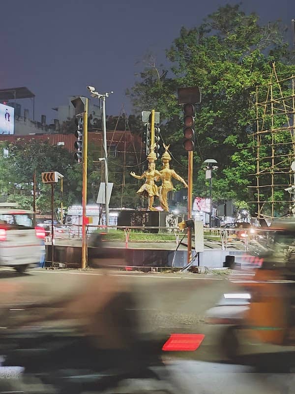Statue - Image 2