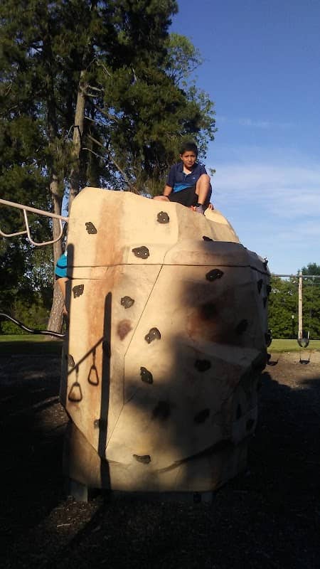 Sheridan Park - Image 2