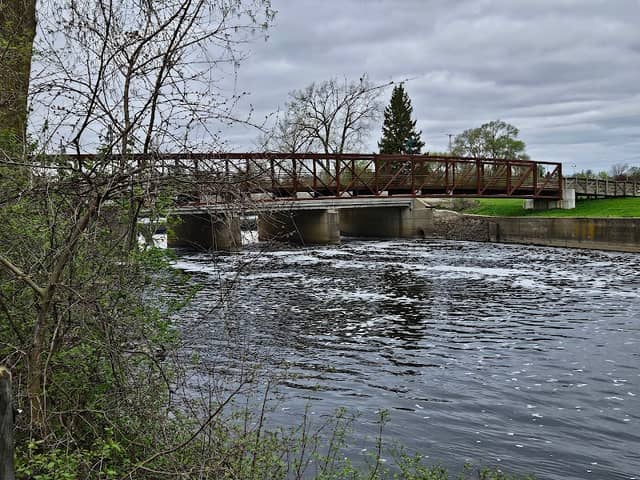 Riverside Park - Image 3