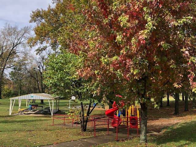 Luster Park - Image 1
