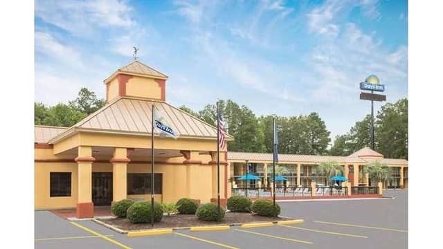 Days Inn by Wyndham Orangeburg South - Image 1