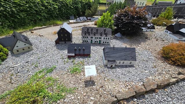 Bergbauminiaturlandschaft - Image 1