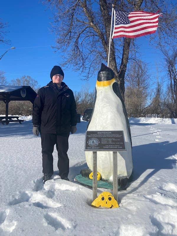 Emperor Penguin Statue - Image 1