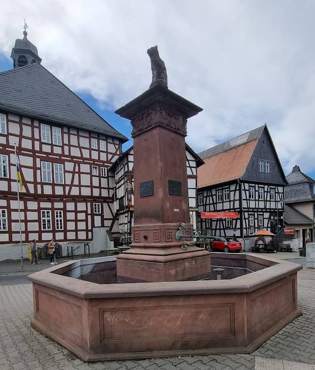 Brunnen am Schloßplatz - Image 1