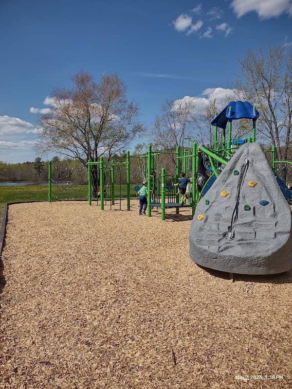 Lake Grove Park - Image 2