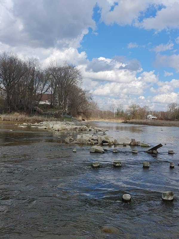 Riverside Park - Image 1