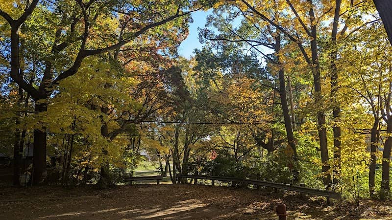 Marais Park - Image 1